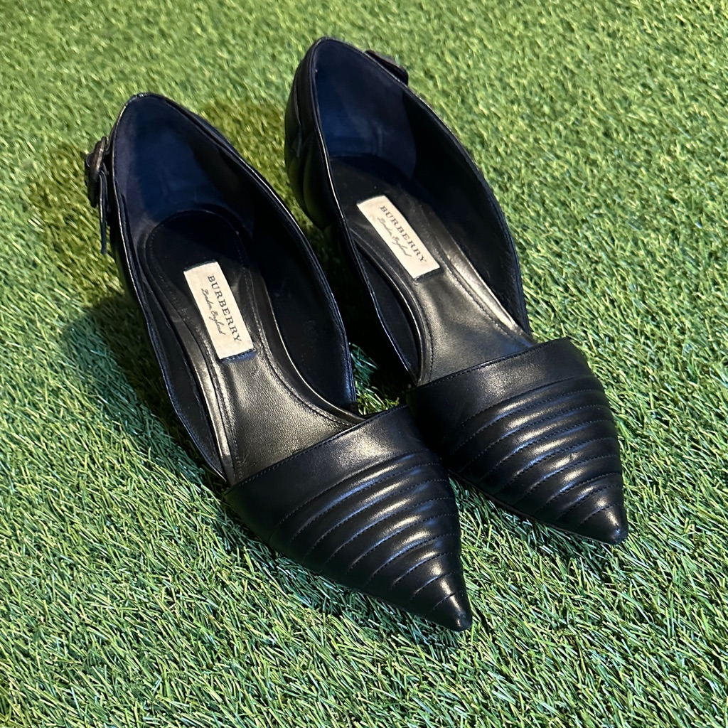 Burberry Amalia Black Quilted Buckle Pointed Toe Heels Size 38 Eu 7.5